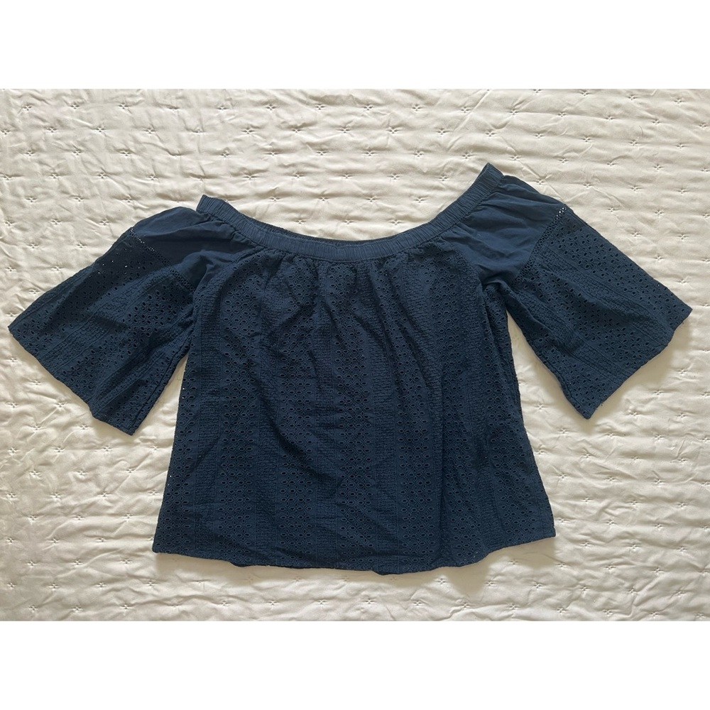 A&F Eyelet Bell Sleeve Off The Shoulder Top - L - EUC! - Picture 6 of 6